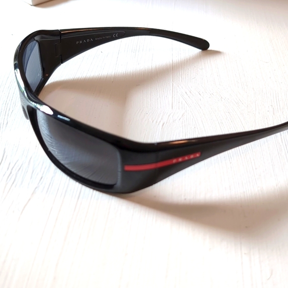 Prada Authentic Sunglasses SPS01G Black Red 90s Style Vintage - Picture 1 of 9